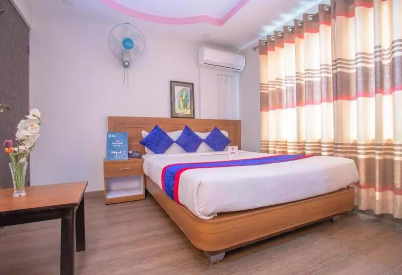 Oyo 136 Hotel Om Plaza