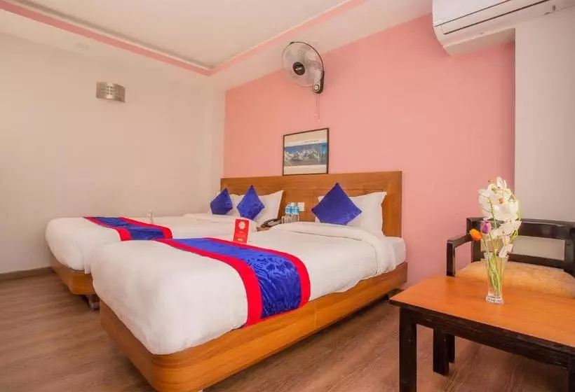 Oyo 136 Hotel Om Plaza