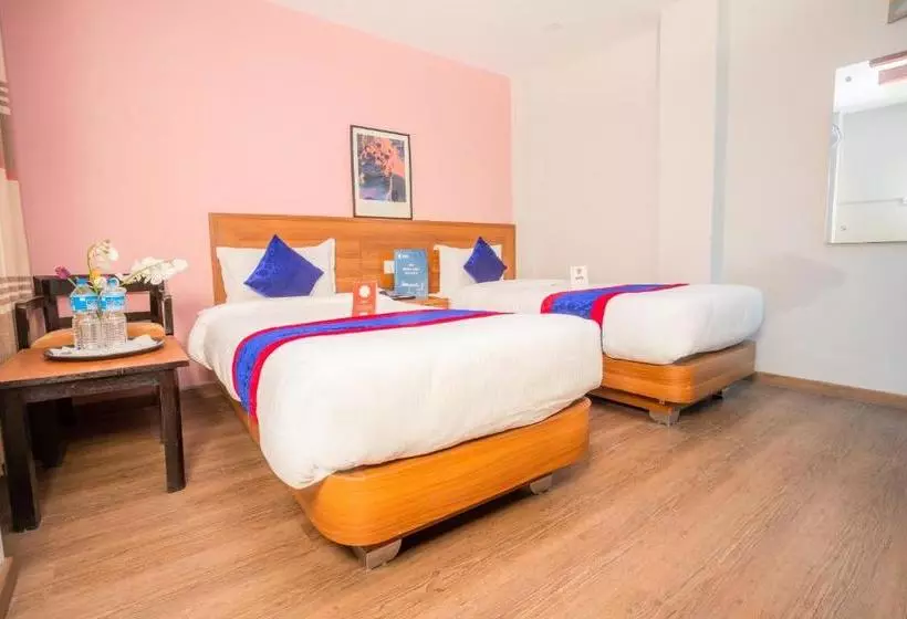 Oyo 136 Hotel Om Plaza