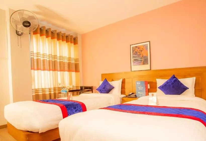 Oyo 136 Hotel Om Plaza