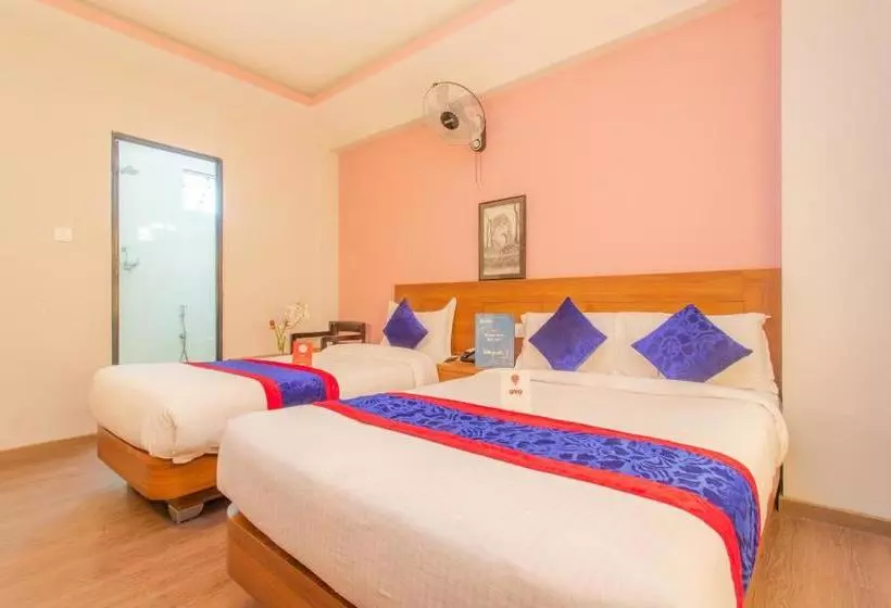 Oyo 136 Hotel Om Plaza