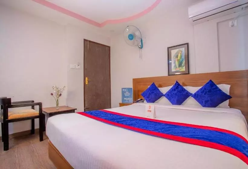 Oyo 136 Hotel Om Plaza