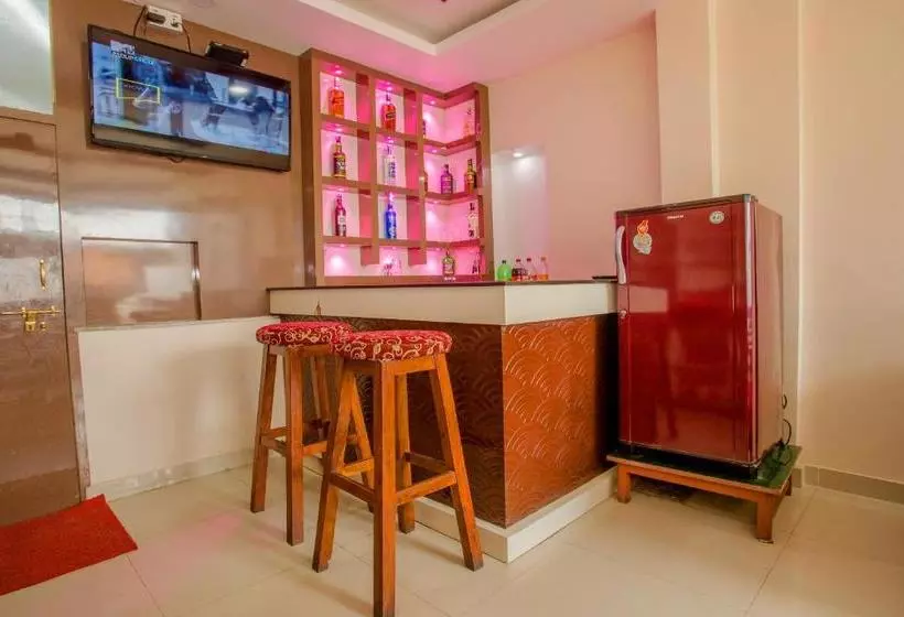 Oyo 136 Hotel Om Plaza