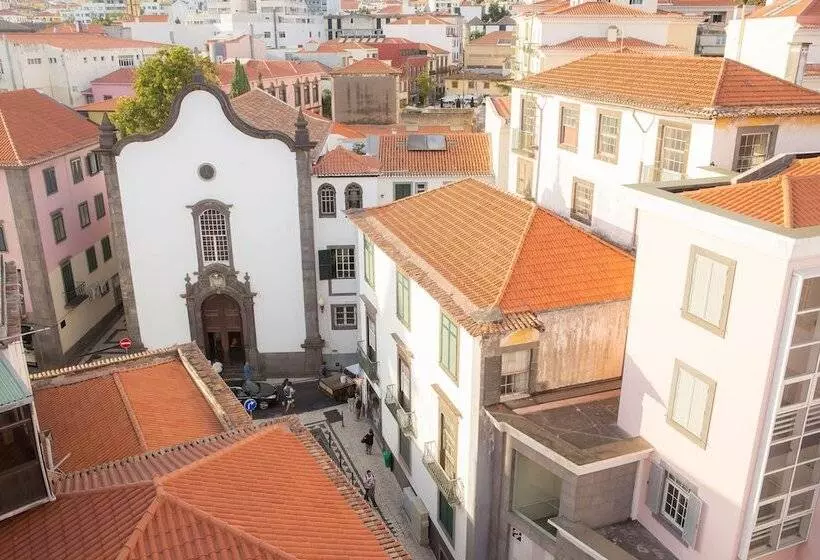 Five Design Rooftop By Storytellers