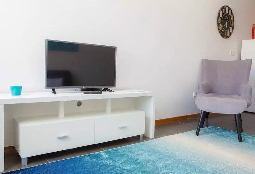 Five Design Rooftop By Storytellers