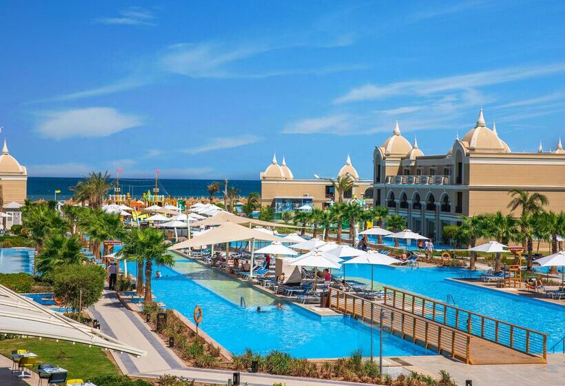 هتل Titanic Royal Families And Couples Only