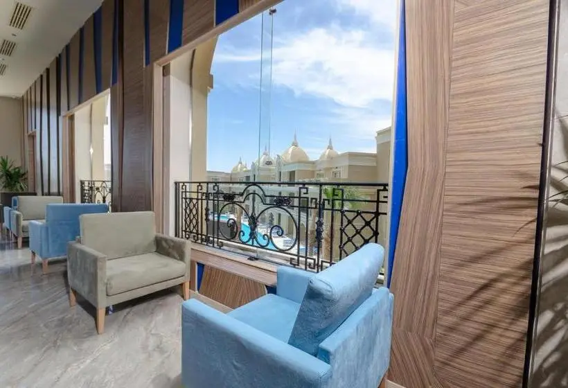 هتل Titanic Royal Families And Couples Only