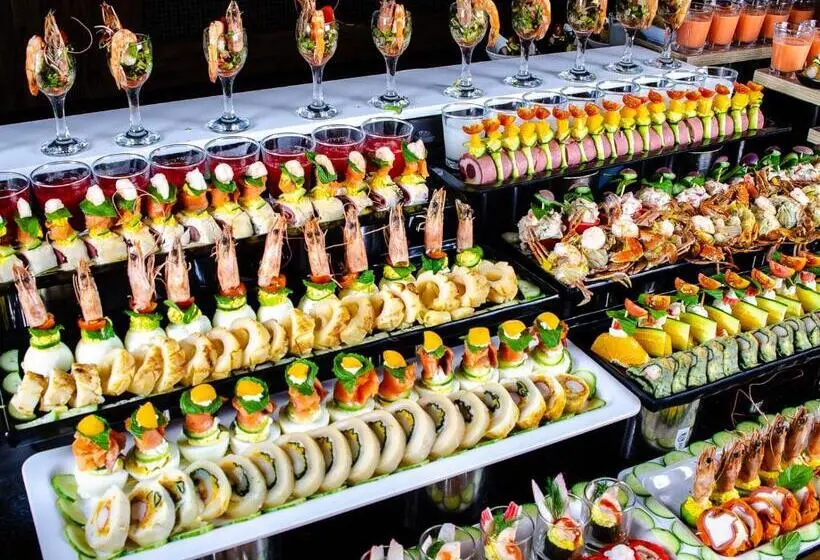 هتل Titanic Royal Families And Couples Only