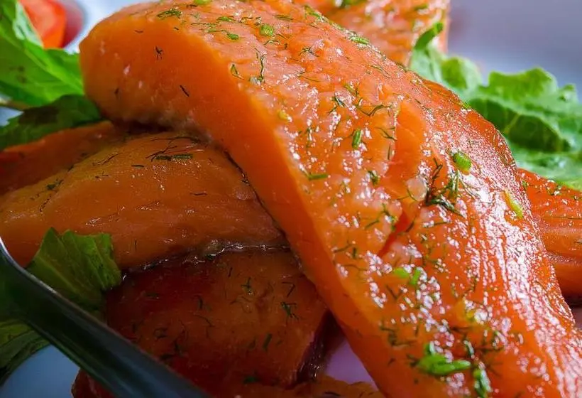 هتل Titanic Royal Families And Couples Only