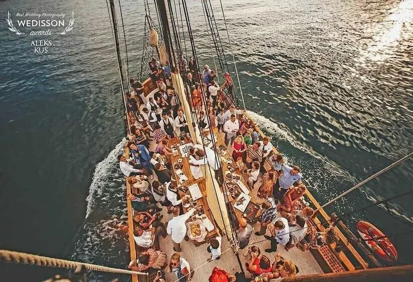 Drymades Bungalows Adults Only