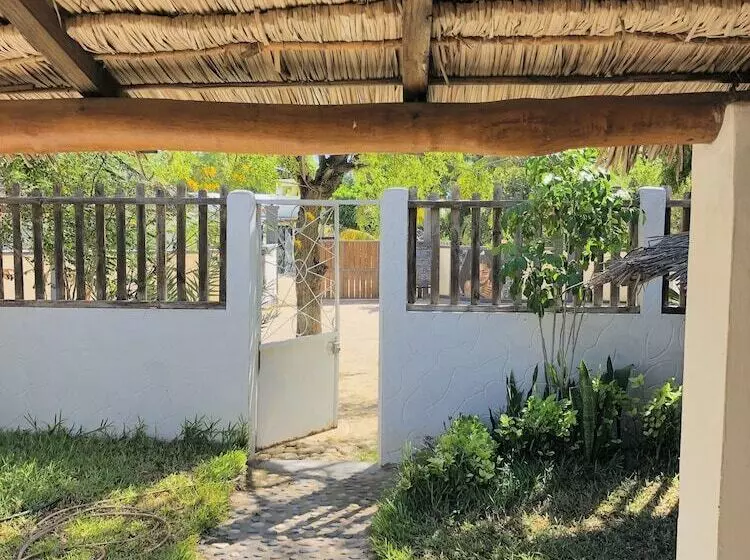 هتل Ifaty Beach Club Resort