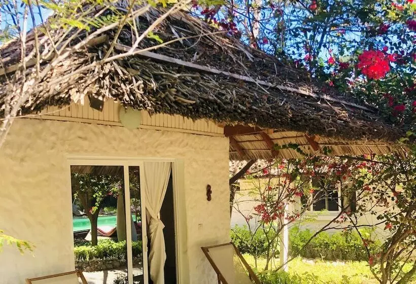 هتل Ifaty Beach Club Resort