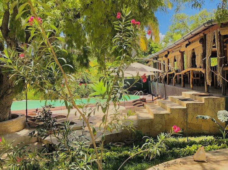 هتل Ifaty Beach Club Resort