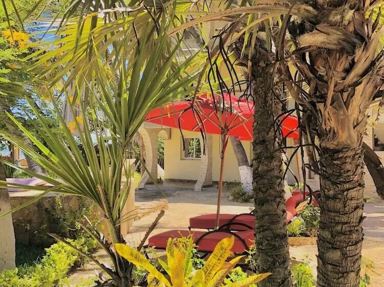 هتل Ifaty Beach Club Resort