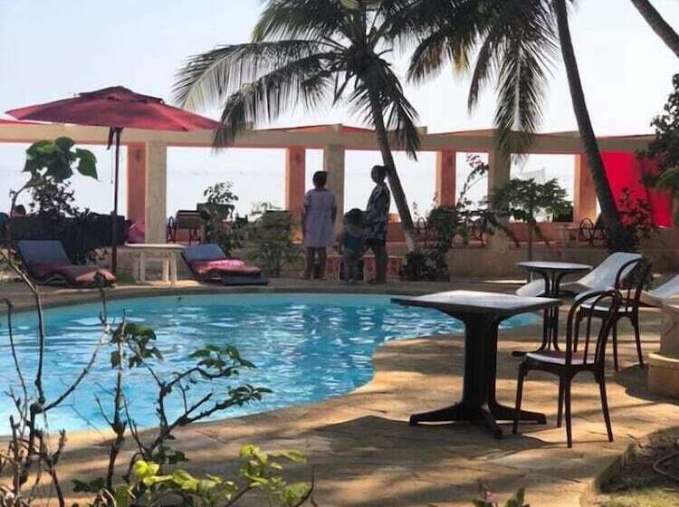 هتل Ifaty Beach Club Resort