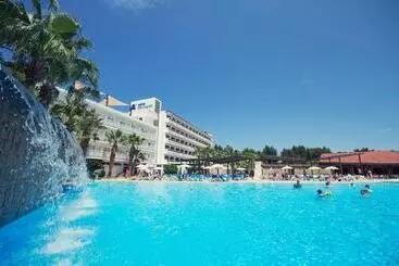 Azuline Hotel Bergantin