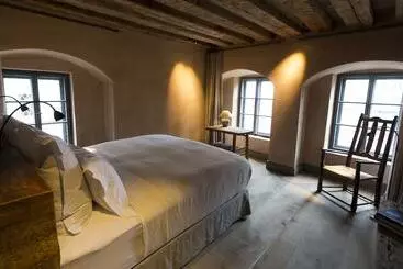 هتل Townhouse Weisses Kreuz