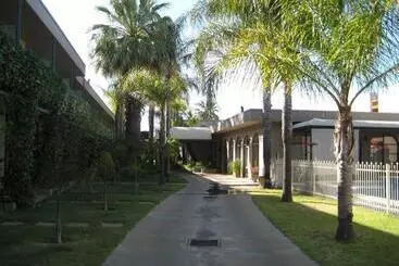 בית מלון כפרי Sandors Motor Inn