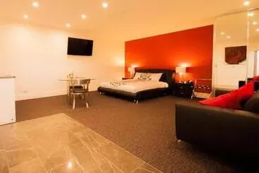 בית מלון כפרי Silver Haven Motor Inn