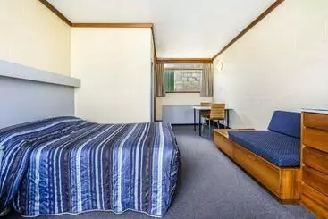 Top Of The Town Hotel Motel