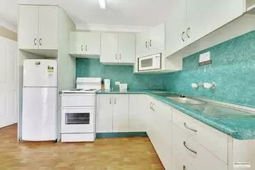 汽车旅馆  Driftwood On The Beach