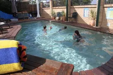 Отель Tweed Harbour Motor Inn