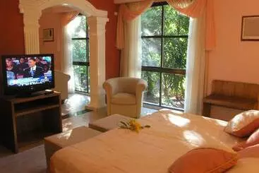 Orquideas Hotel & Cabañas