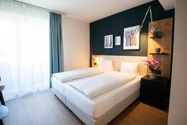 Hotel Ascona Lodge, Pool & Garden Retreat