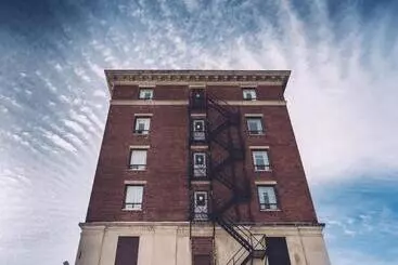 Prince Arthur Waterfront Hotel & Suites