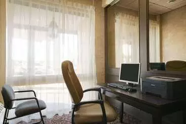 فندق Ramada By Wyndham Lethbridge