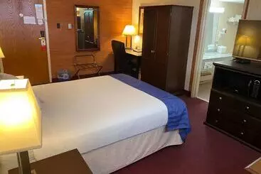 فندق Ramada By Wyndham Lethbridge