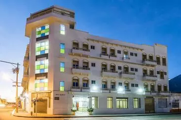 בית מלון כפרי Dorado Plaza Centro Historico