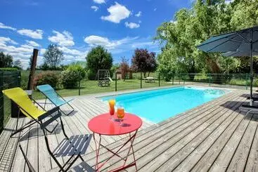 בית מלון כפרי Kyriad Libourne Saint Emilion