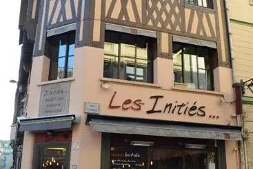 ホテル Les Initiés