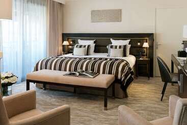 هتل Hôtel Barrière Le Gray D Albion