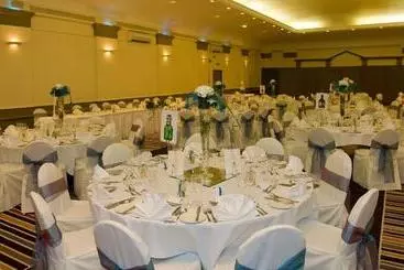 هتل Aberdeen Douglas