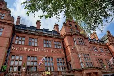 Отель Crown & Mitre