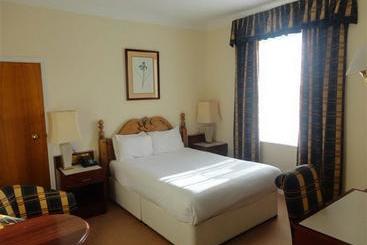 בית מלון כפרי The St George