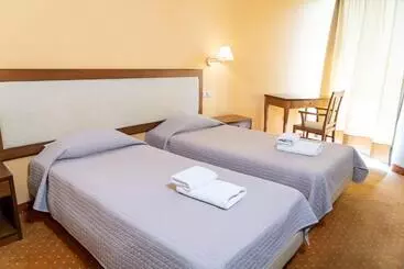 בית מלון כפרי Four Seasons