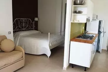 בית מלון כפרי E Residence Il Faro Acciaroli