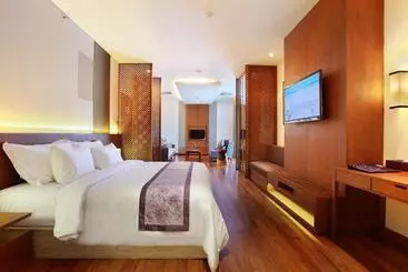 Отель Truntum Kuta Formerly Grand Inna Kuta