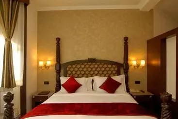 ホテル Arif Castles