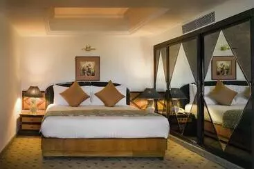 호텔 The Suryaa  New Delhi