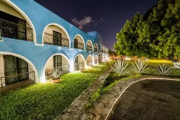 Hotel Hacienda Inn
