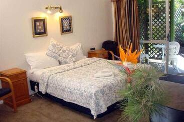 Colonial House Motel