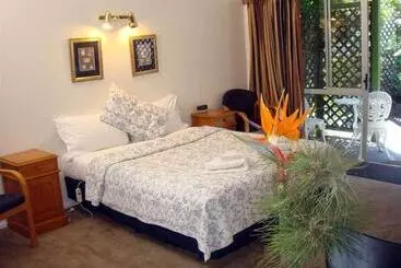 Colonial House Motel