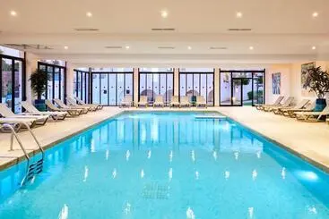 هتل Nozha Beach Resort & Spa