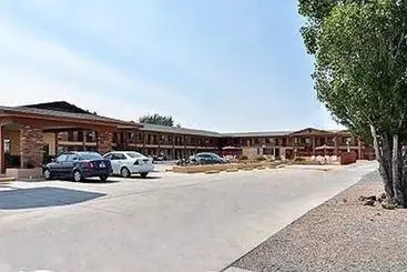 בית מלון כפרי Magnuson  Adobe Inn