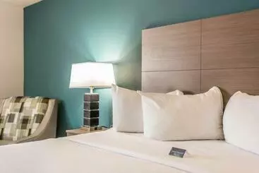 Hotel Everspring Inn And Suites