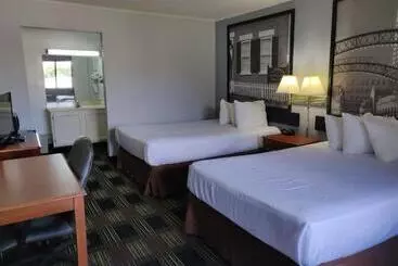 酒店 Sprucewood Inn